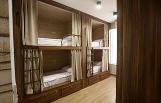 Хостелы Loft Host Ереван Кровать в общем 6-местном номере для женщин-6