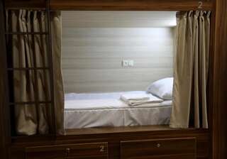 Хостелы Loft Host Ереван Кровать в общем 6-местном номере для женщин-8